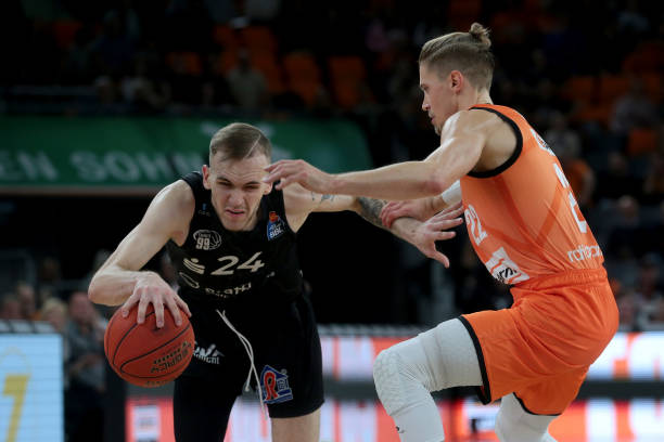 胶着阶段拥 胶着阶段拥