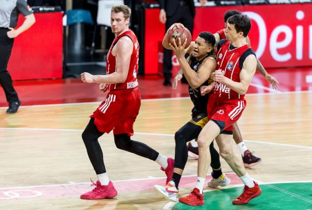 不仅是两队 不仅是两队